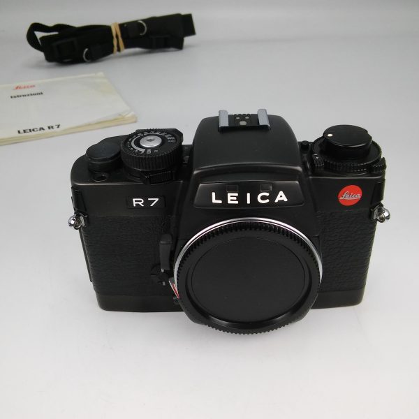 LEICA R7