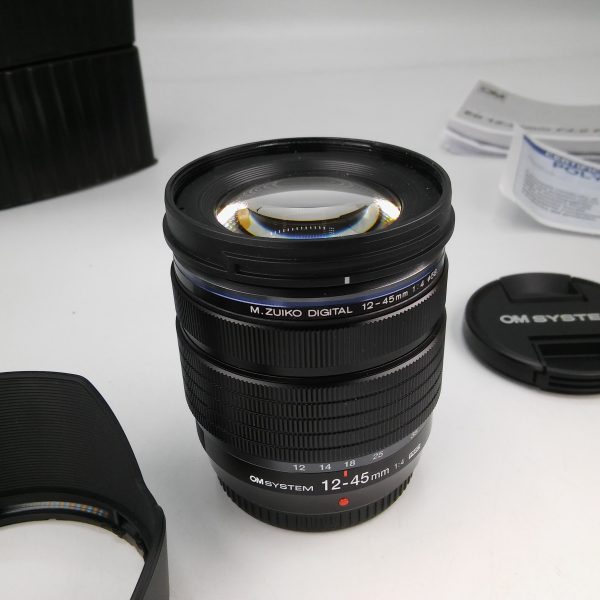 OM SYSTEM 12-45mm F4 PRO