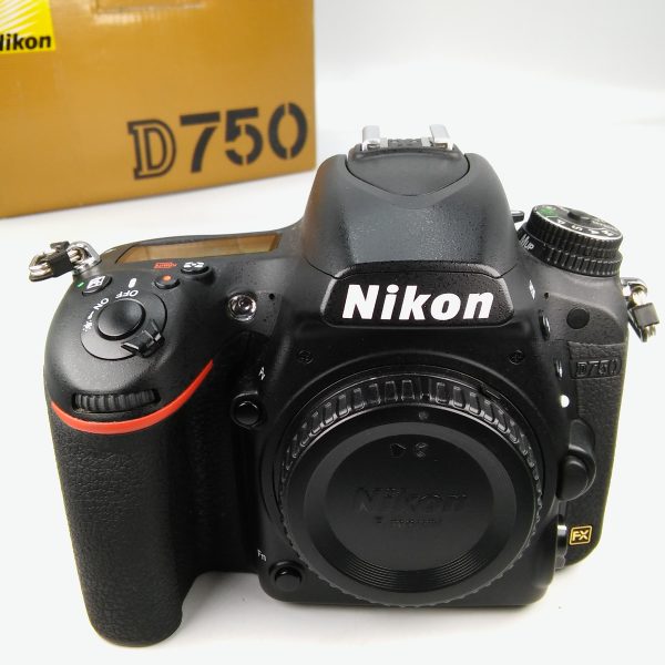 NIKON D750 (scatti 21.869)