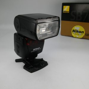 NIKON FLASH SB-700