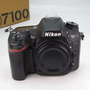 NIKON D7100 (scatti 11.210)